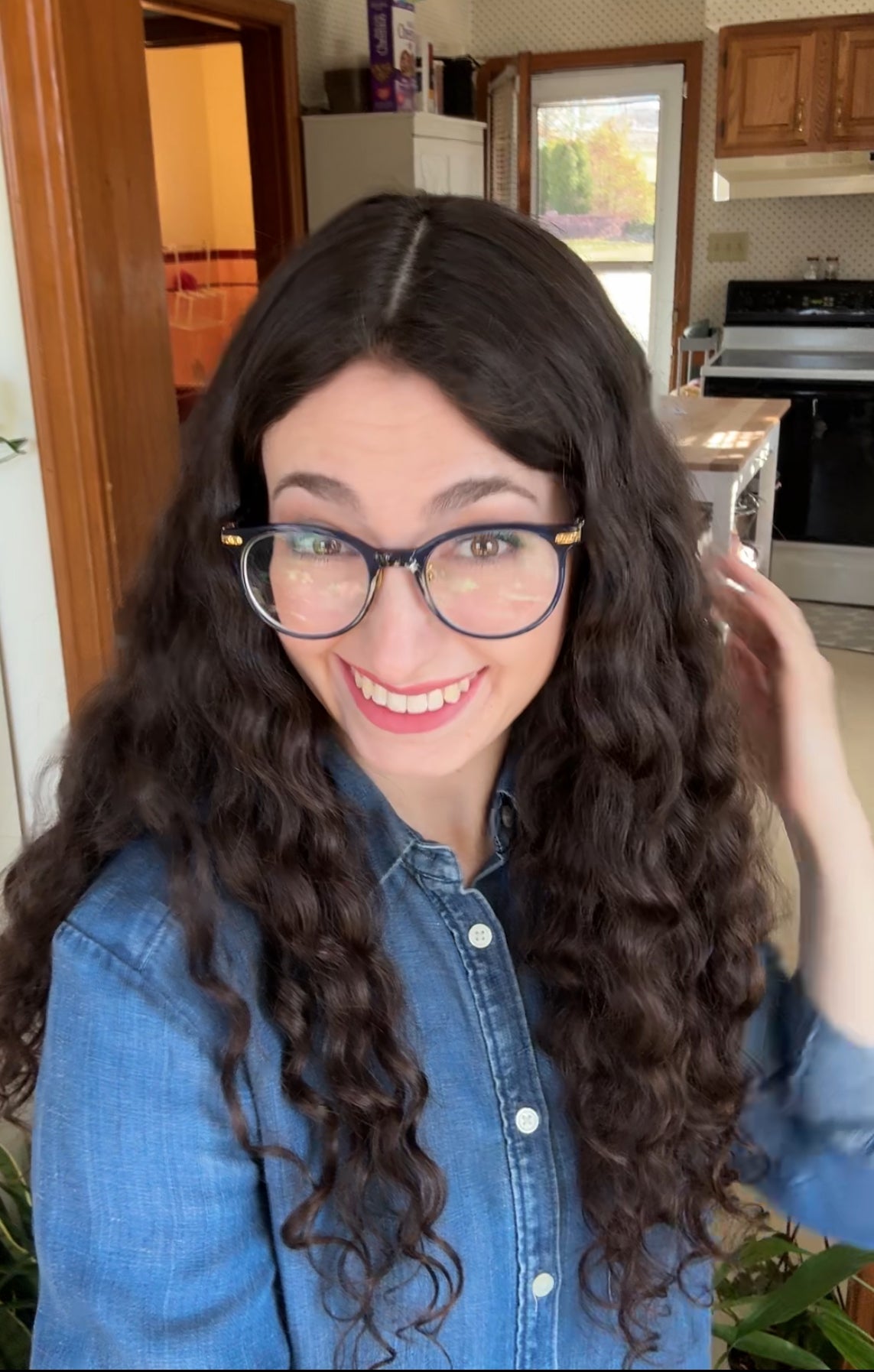 Nola 26" Silk Top Wig - Tousled Hair